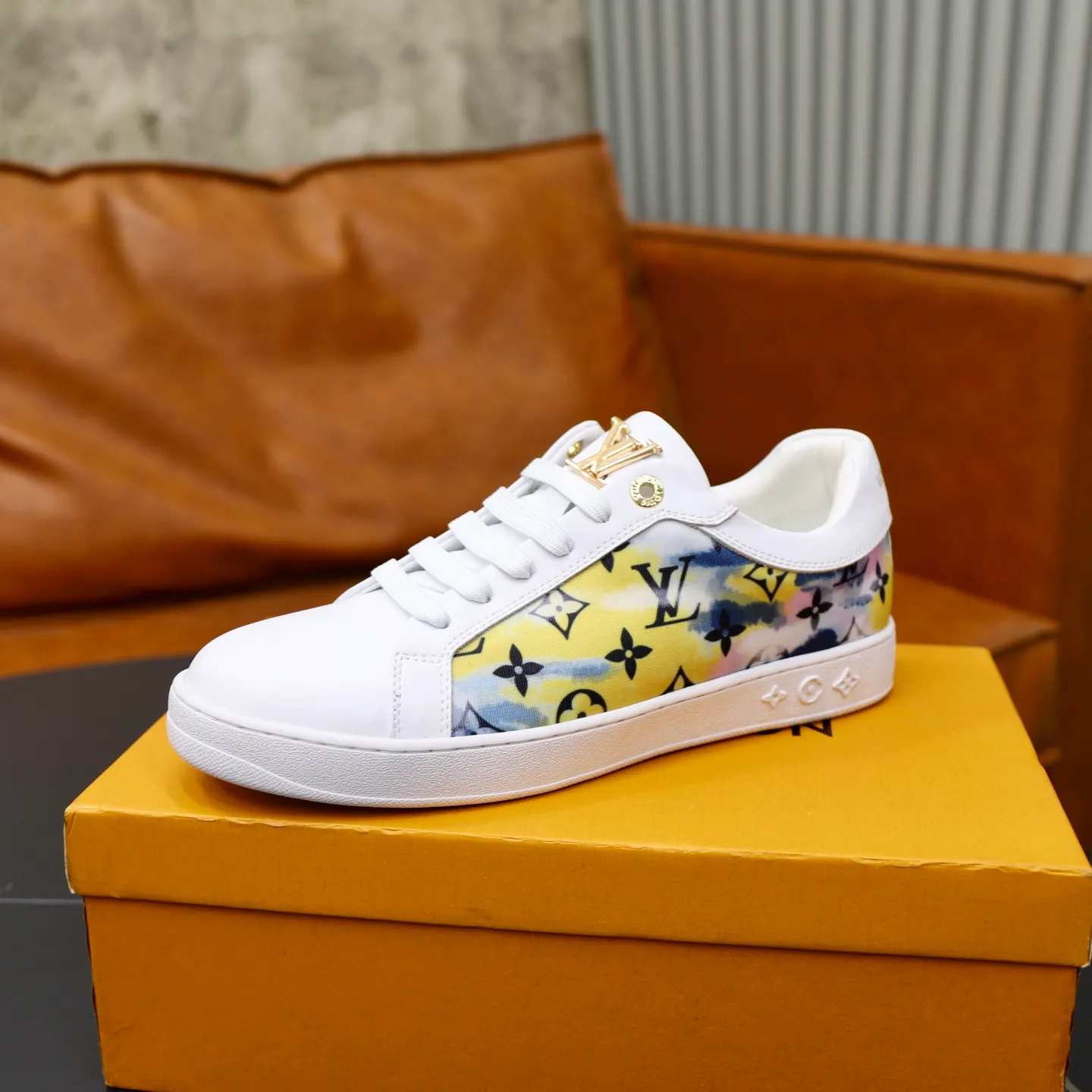 Ex-factory price: 400💰🙅‍♂️🙅‍♂️🙅‍♂️ Brand: LV Louis Vuitton Standard code: 38-44 (45 customized) Grade: Same as the official website Material: Original material splicing Comfortable and breathable lining Lightweight and wear-resistant sports outsole Style category: Men's fashionable casual shoes Running sneakers Distinguished luxury brand elements Top luxury Color: actual picture color